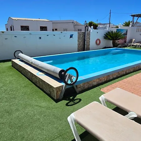 Casa Roja 2 - Quiet Resort, Central, Parking Apartment *